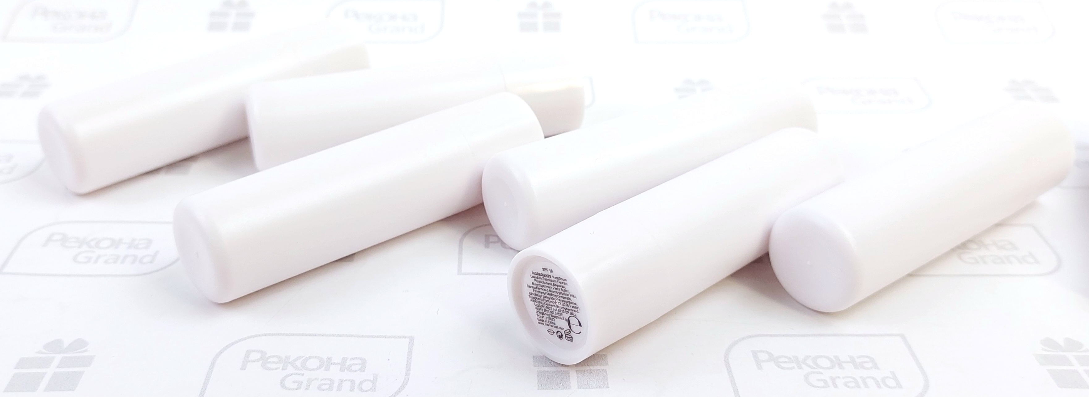 помады с логотипом